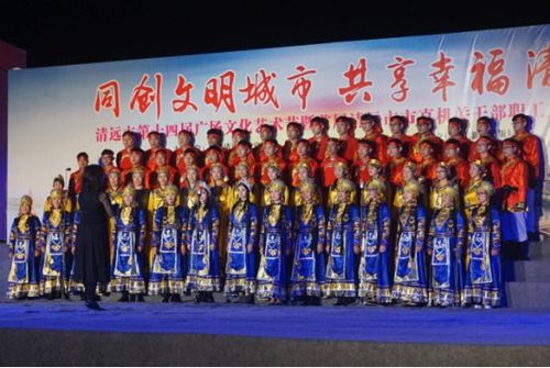 清遠市第十四屆廣場文化藝術節(jié)經(jīng)信專場活動圓滿舉行，市經(jīng)信局組織文化藝術交流活動促進行業(yè)發(fā)展